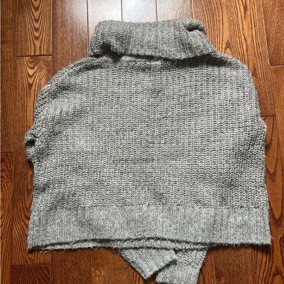 Bethany Mota Aeropostale Turtleneck Sweater - Picture 2 of 2